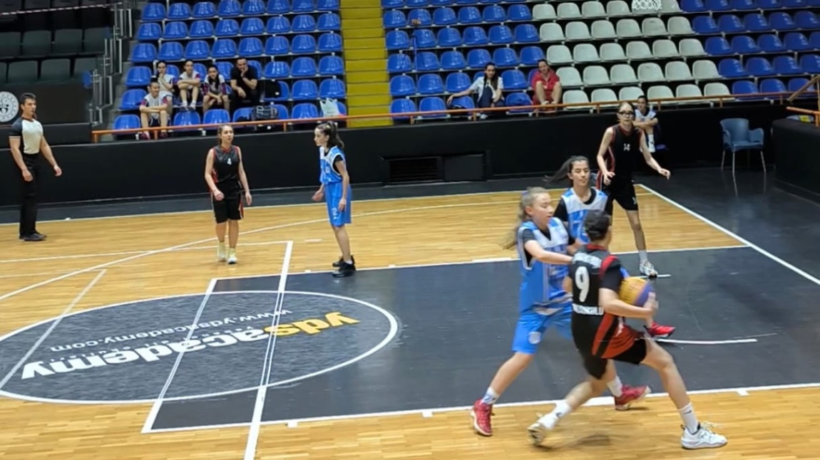 Basketbol Kız Takımımız Gruplara Galibiyetle Başladı...